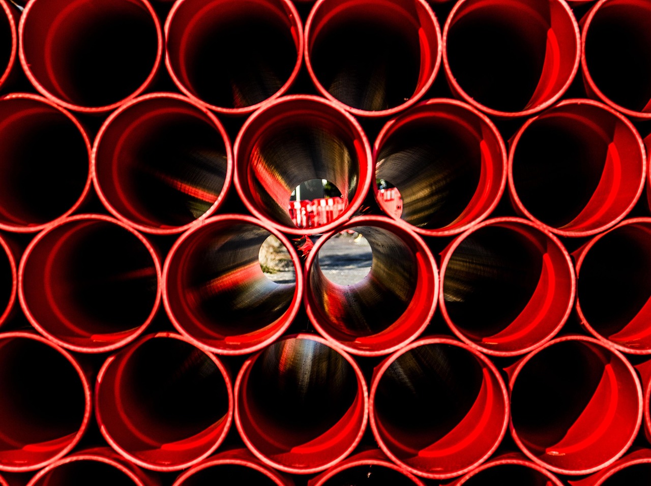 Stockbild inom företag: construction, tube, red