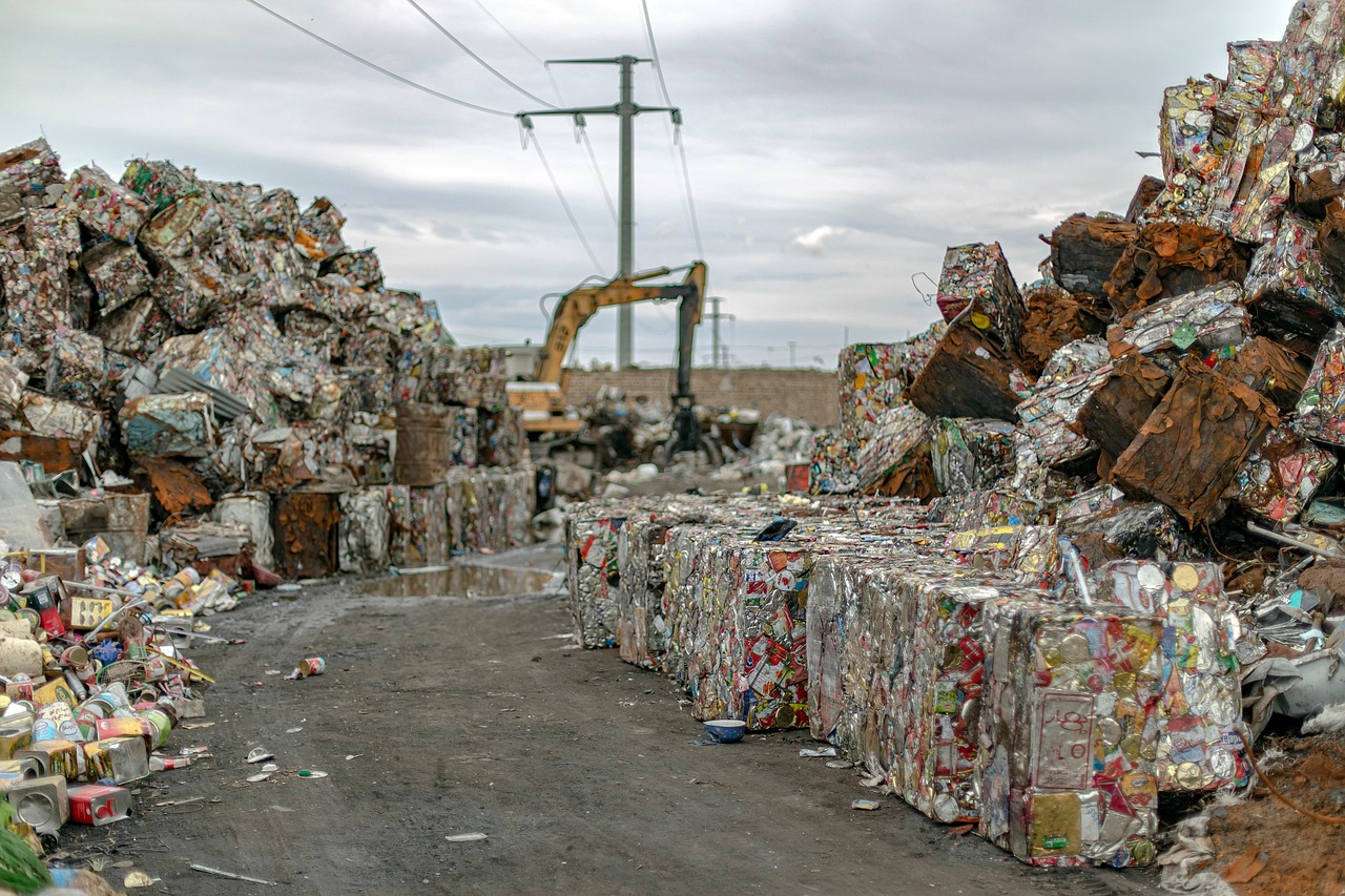 Stockbild inom energi: waste management, scrapyard, junkyard